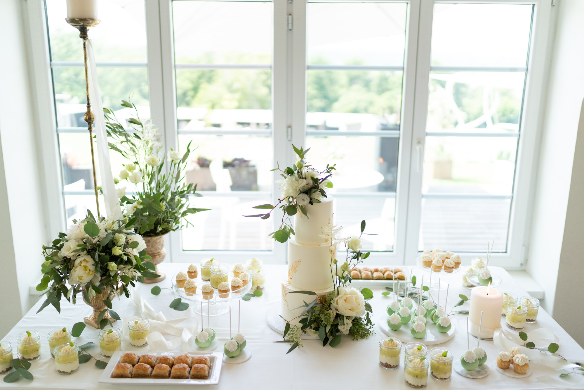 Catering 5 wedding cake and dessert table